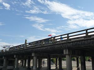 日本最初の石柱橋として完成した三条大橋
