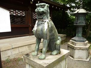 大石神社の狛犬（阿形）