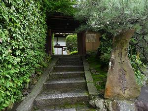 金福寺の入り口