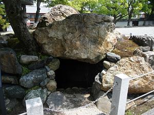 石窟の入口