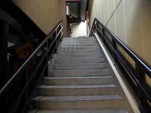 2階へ上がる階段