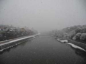 雪の鴨川