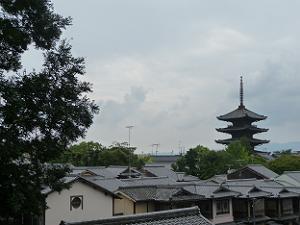 高台寺の駐車場から見る八坂の塔