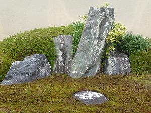須弥山石と遥拝石