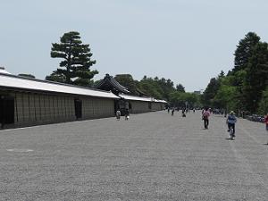 京都御所の西側