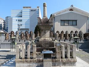 和泉式部の供養塔