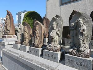 たくさんの菩薩像
