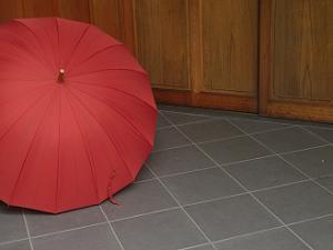 赤色の傘
