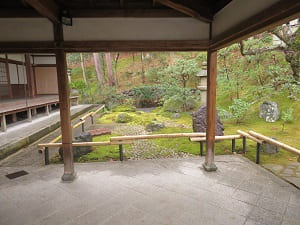 栄摂院の庭園