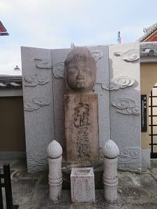 大きな仏像の頭