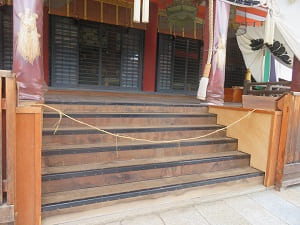 本殿の階段