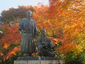 坂本竜馬（左）と中岡慎太郎（右）