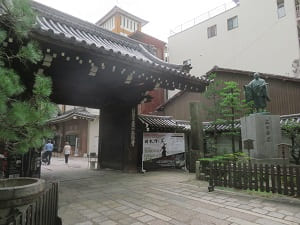 本能寺の表門