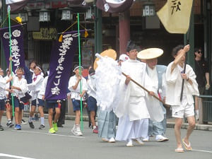 子ども神輿の先頭