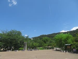 青空と東山