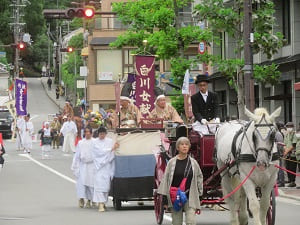 白川女献花列