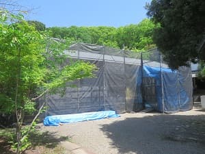 工事中の慰霊碑