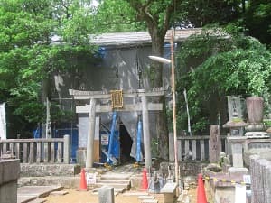 工事中の濡髪大明神
