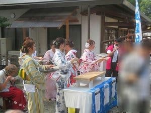 振る舞われるはもすき