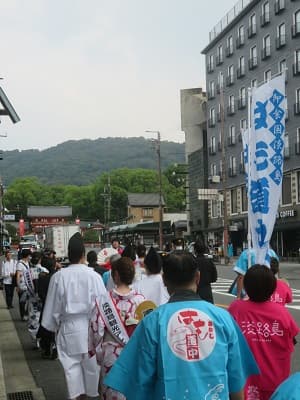 西楼門に向かうはも道中