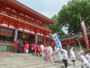 西楼門をくぐるはも道中