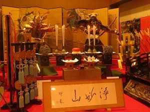 一来法師（左）と筒井浄妙（右）