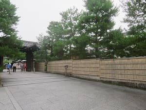 北門と建仁寺垣