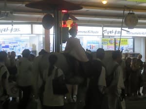 久世駒形稚児の影