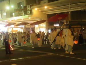 続々やって来る