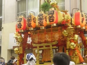 東御座の神輿