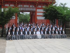 記念撮影する山鉾連合会