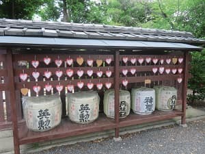 絵馬と酒樽