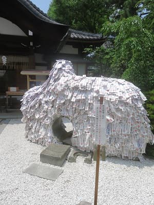 縁切り縁結び碑