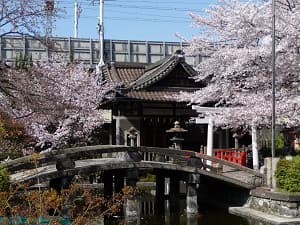 六孫王神社