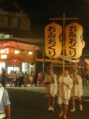 お見送り提灯行列
