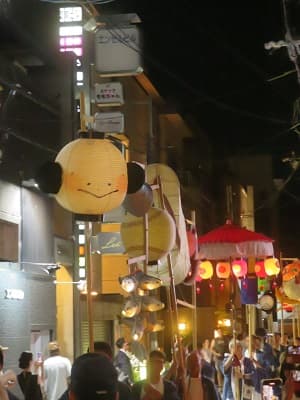 末吉町通を東へ