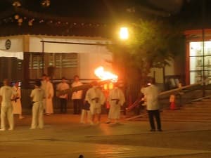 再び南楼門から出る大松明