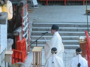 井上社で神事