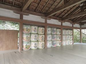 直会殿の酒樽