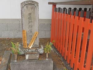 有隣軒輔信の墓