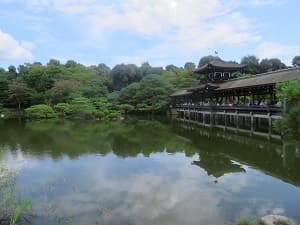 栖鳳池と泰平閣