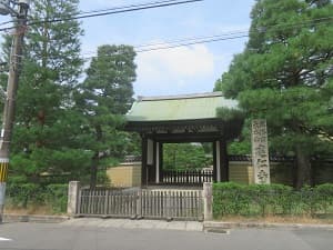 勅使門