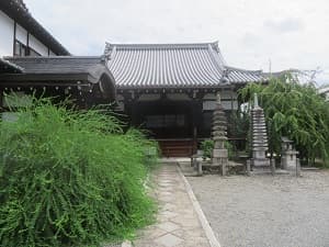 萩と本堂