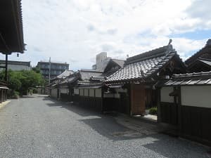 境内の南側