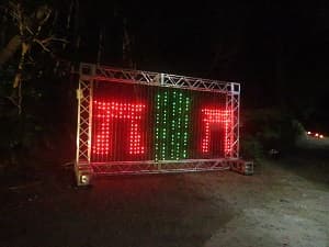 電球の光で作った鳥居
