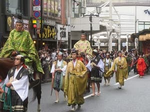 石田三成（左）と浅野長政（右）