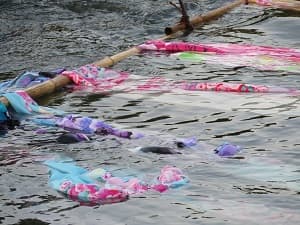 鴨川に流れる友禅染