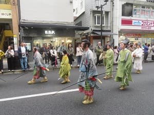 随身（左）と雑色（右）