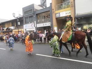 飼糧桶持と射手武士