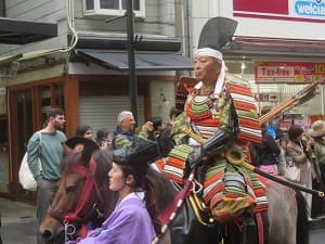 通過する山名氏